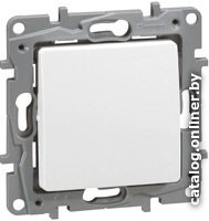Кнопка без фиксации Legrand Etika 6 722 14 (белый)
