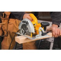Дисковая (циркулярная) пила DeWalt DWE575