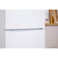 Холодильник Indesit DFE 4200 W