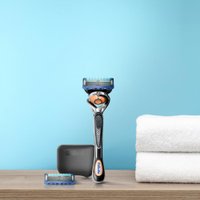 Подарочный набор Gillette Fusion Proglide 2 сменные кассеты + чехол 7702018565085