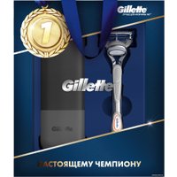 Подарочный набор Gillette Skinguard Sensitive 1 сменная кассета + дорожный футляр