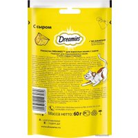 Лакомство для кошек Dreamies лакомые подушечки с сыром 60 г