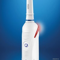 Электрическая зубная щетка Oral-B Junior Smart