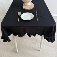 Скатерть ОМурМебель 200x150см прямоугольная с рюшами (черный)
