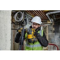 Перфоратор DeWalt DCH323T2-QW (с 2-мя АКБ, кейс)