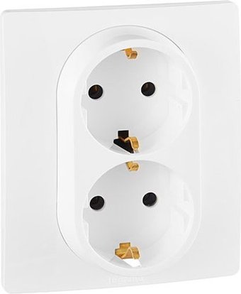 Розетка Legrand Etika 672272 (белый)
