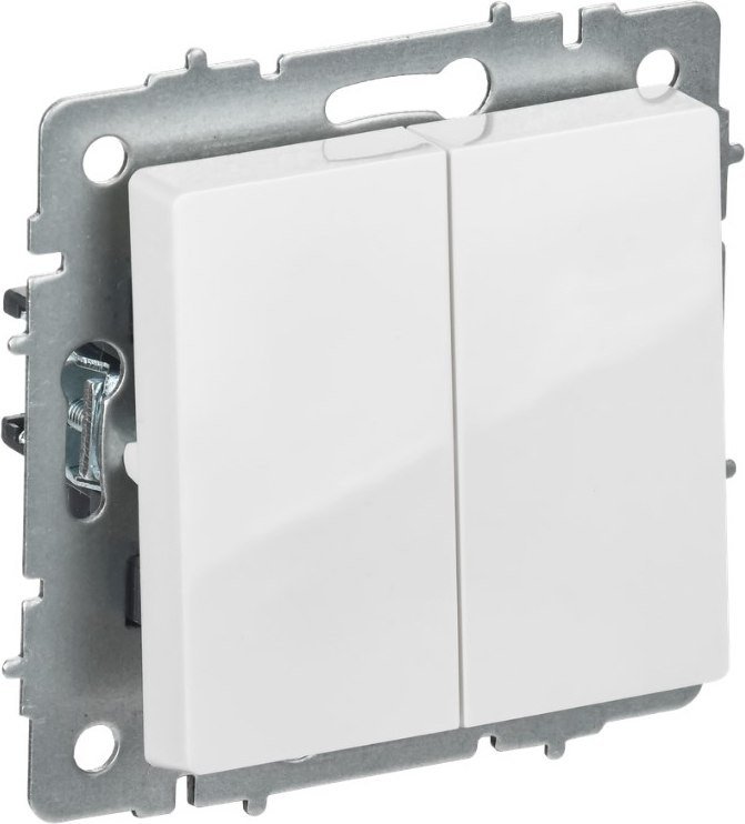 Выключатель перекрестный IEK Brite BR-V23-0-10-K01 (белый)