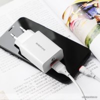 Сетевое зарядное Borofone BA21A microUSB (белый)