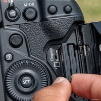 Зеркальный фотоаппарат Canon EOS-1D X Mark III Body