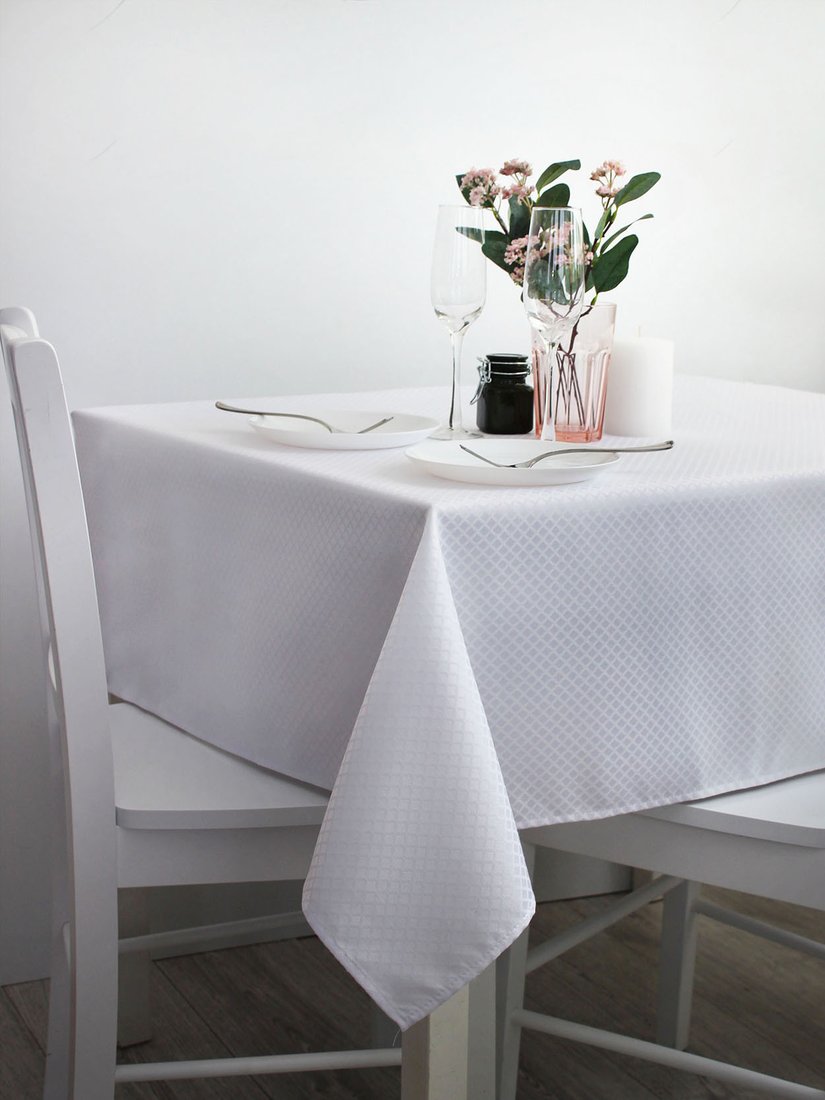 

Скатерть Моготекс Рис.2304/010101 (250x150, белый ромб)