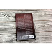 Книга издательства АСТ. Ход королевы